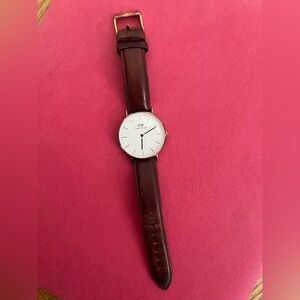 Daniel Wellington brown leather watch